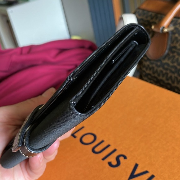 Vintage black wallet! 💋🖤❤️‍🔥 - Picture 12 of 15